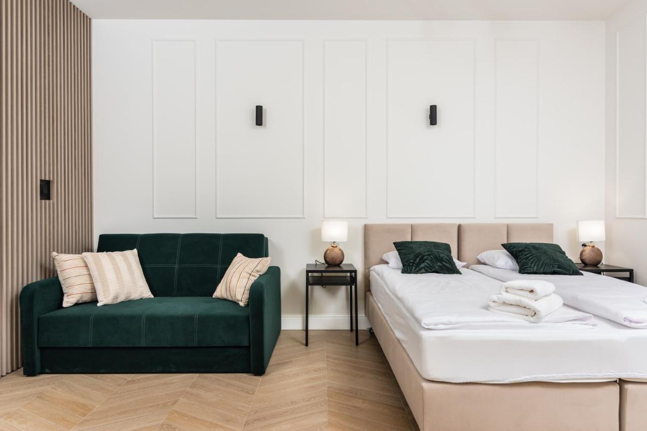 Atrium - Old Town Luxury Apartments - By Upstairs Cracovie Extérieur photo
