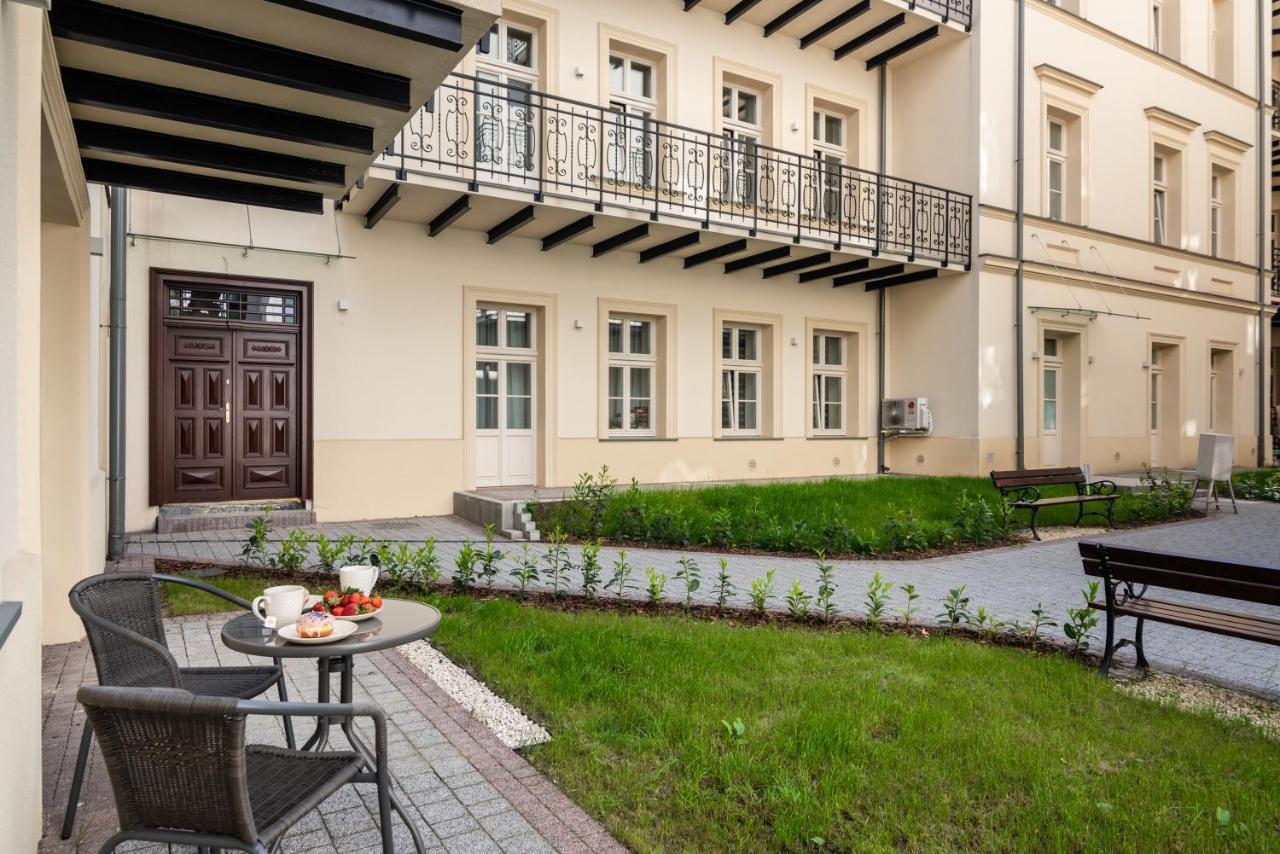 Atrium - Old Town Luxury Apartments - By Upstairs Cracovie Extérieur photo