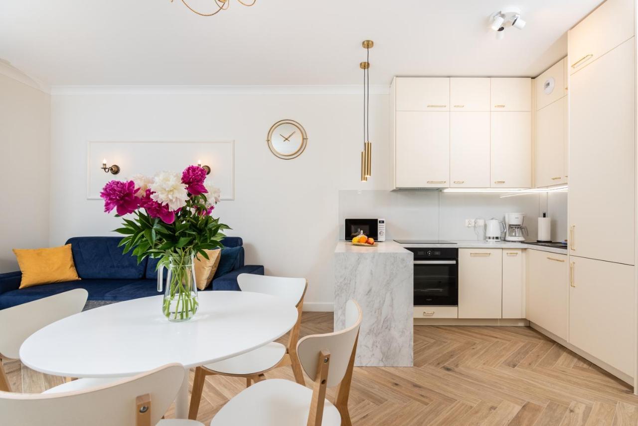 Atrium - Old Town Luxury Apartments - By Upstairs Cracovie Extérieur photo