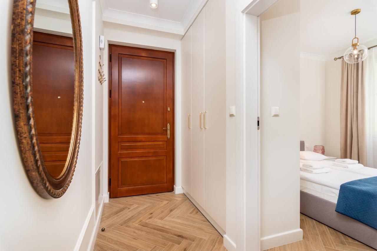 Atrium - Old Town Luxury Apartments - By Upstairs Cracovie Extérieur photo
