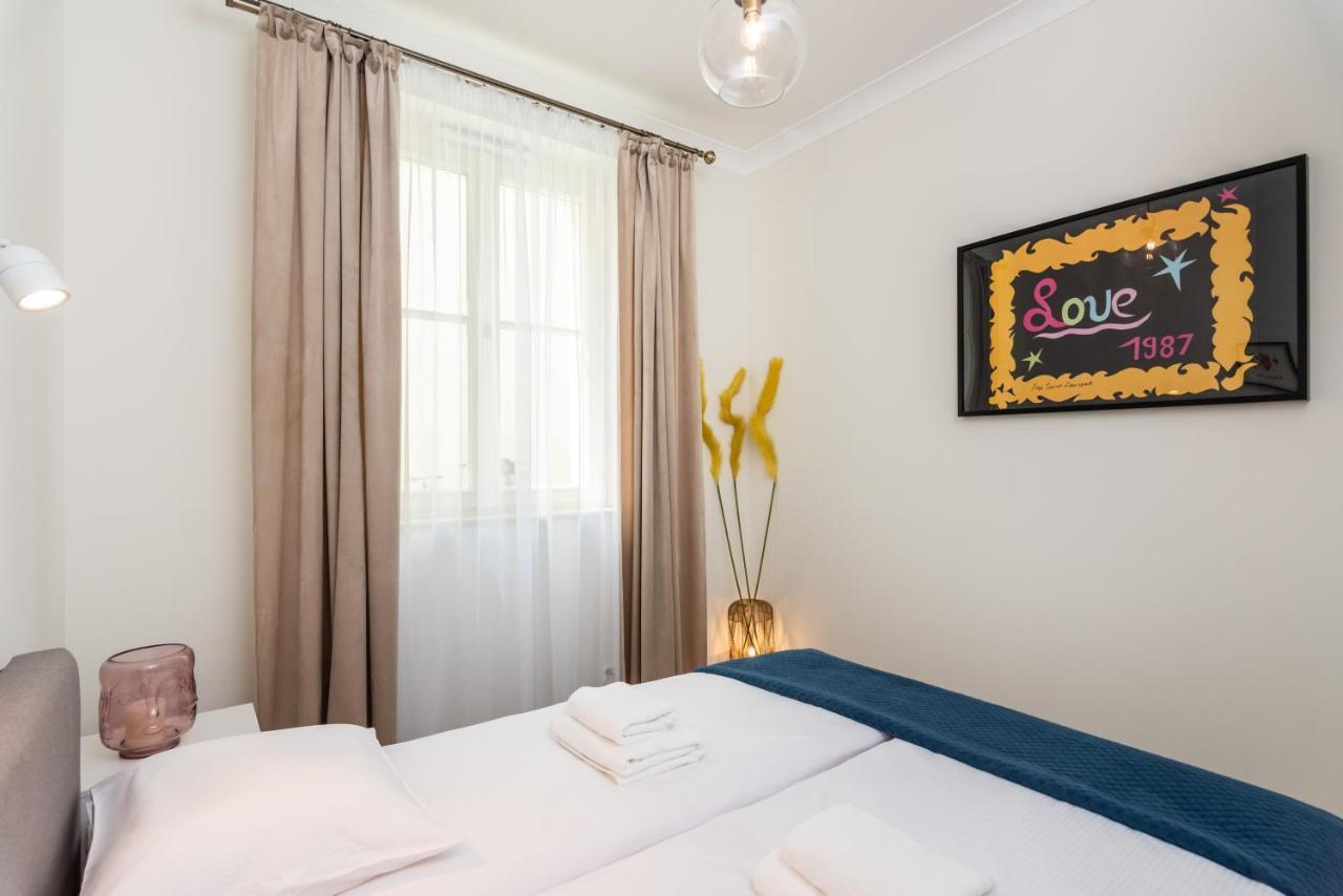 Atrium - Old Town Luxury Apartments - By Upstairs Cracovie Extérieur photo