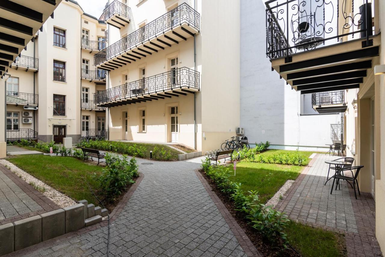 Atrium - Old Town Luxury Apartments - By Upstairs Cracovie Extérieur photo