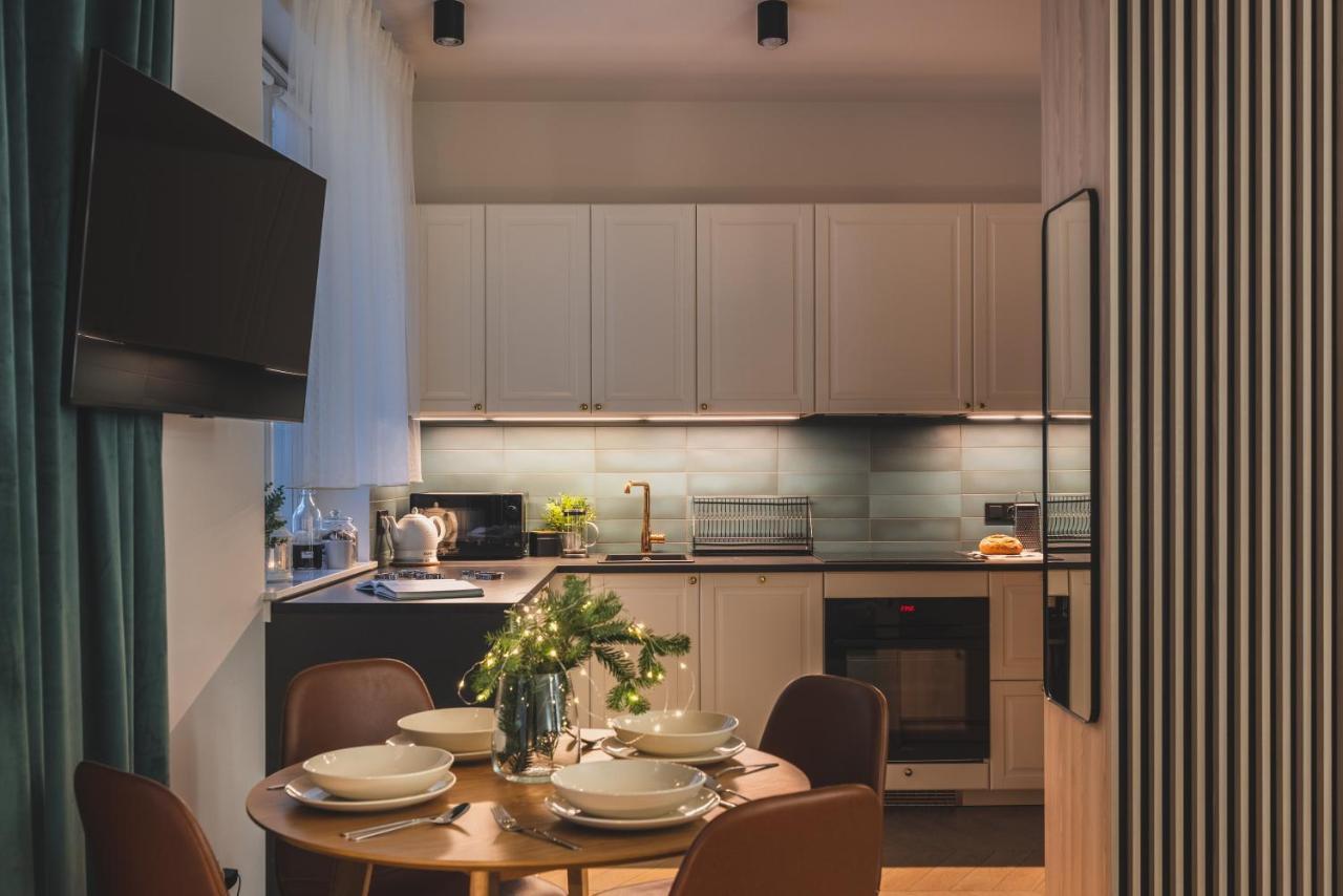 Atrium - Old Town Luxury Apartments - By Upstairs Cracovie Extérieur photo