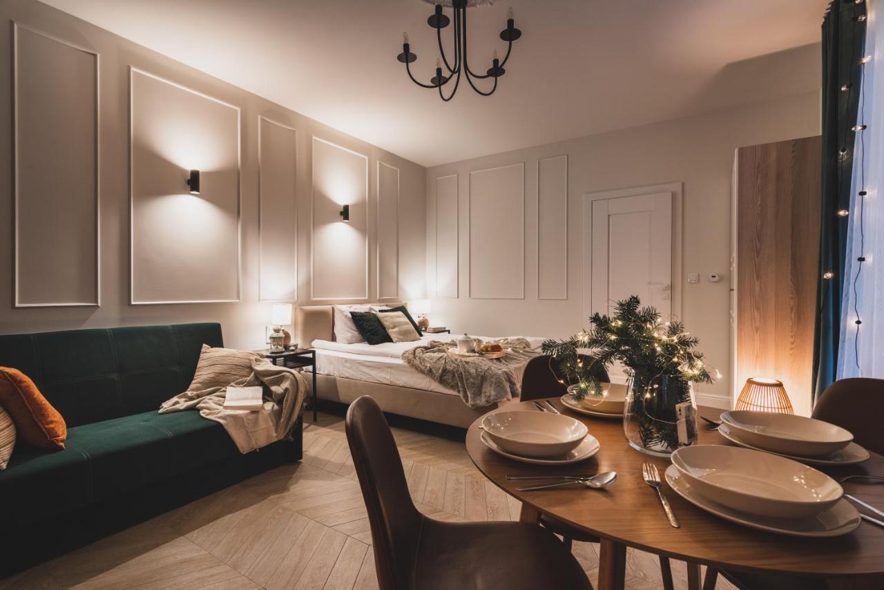 Atrium - Old Town Luxury Apartments - By Upstairs Cracovie Extérieur photo
