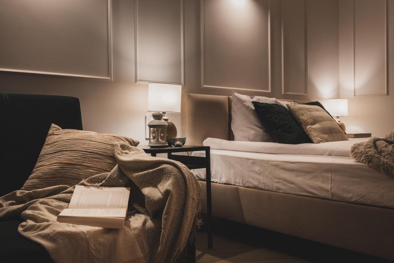 Atrium - Old Town Luxury Apartments - By Upstairs Cracovie Extérieur photo