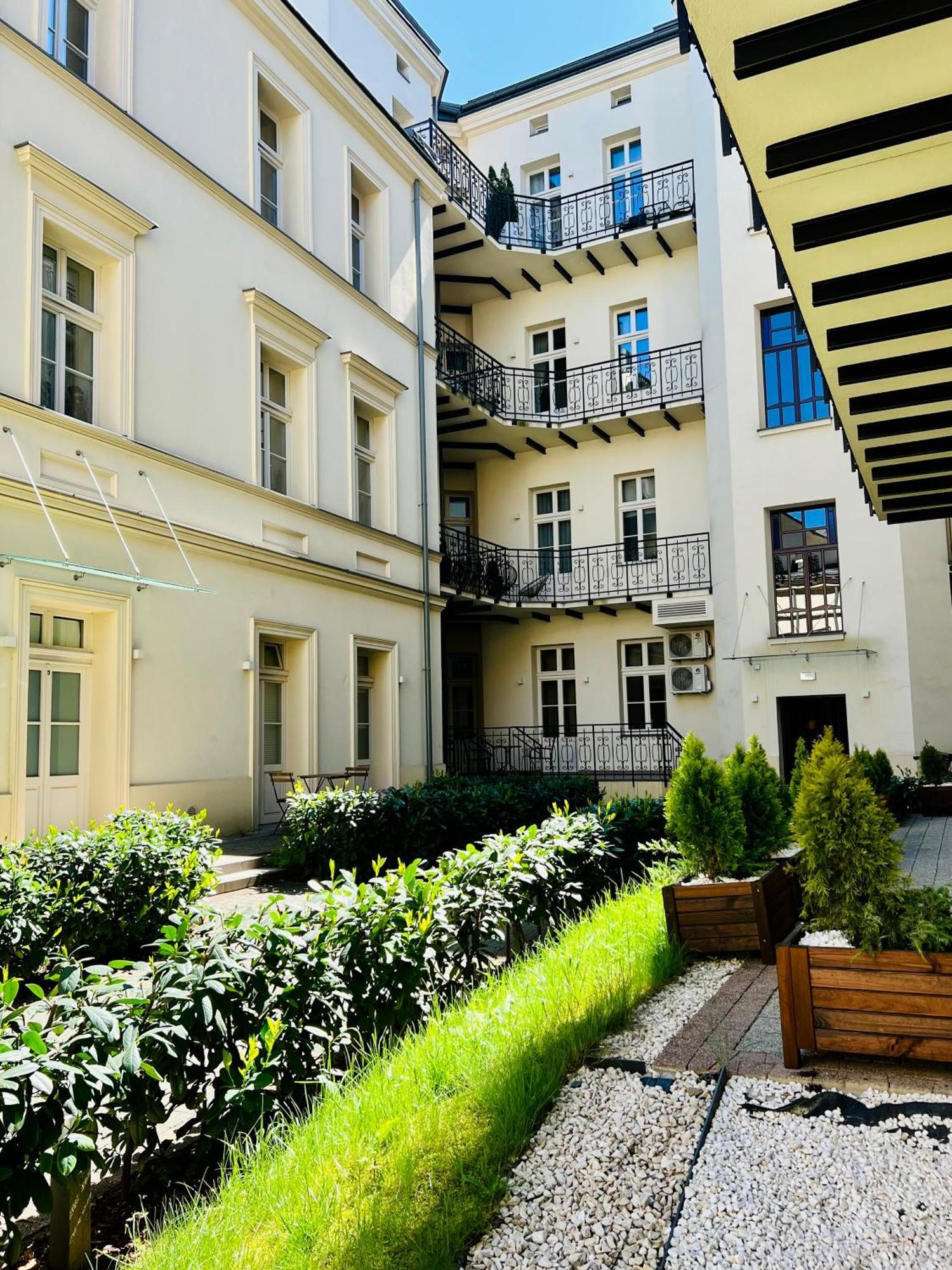 Atrium - Old Town Luxury Apartments - By Upstairs Cracovie Extérieur photo