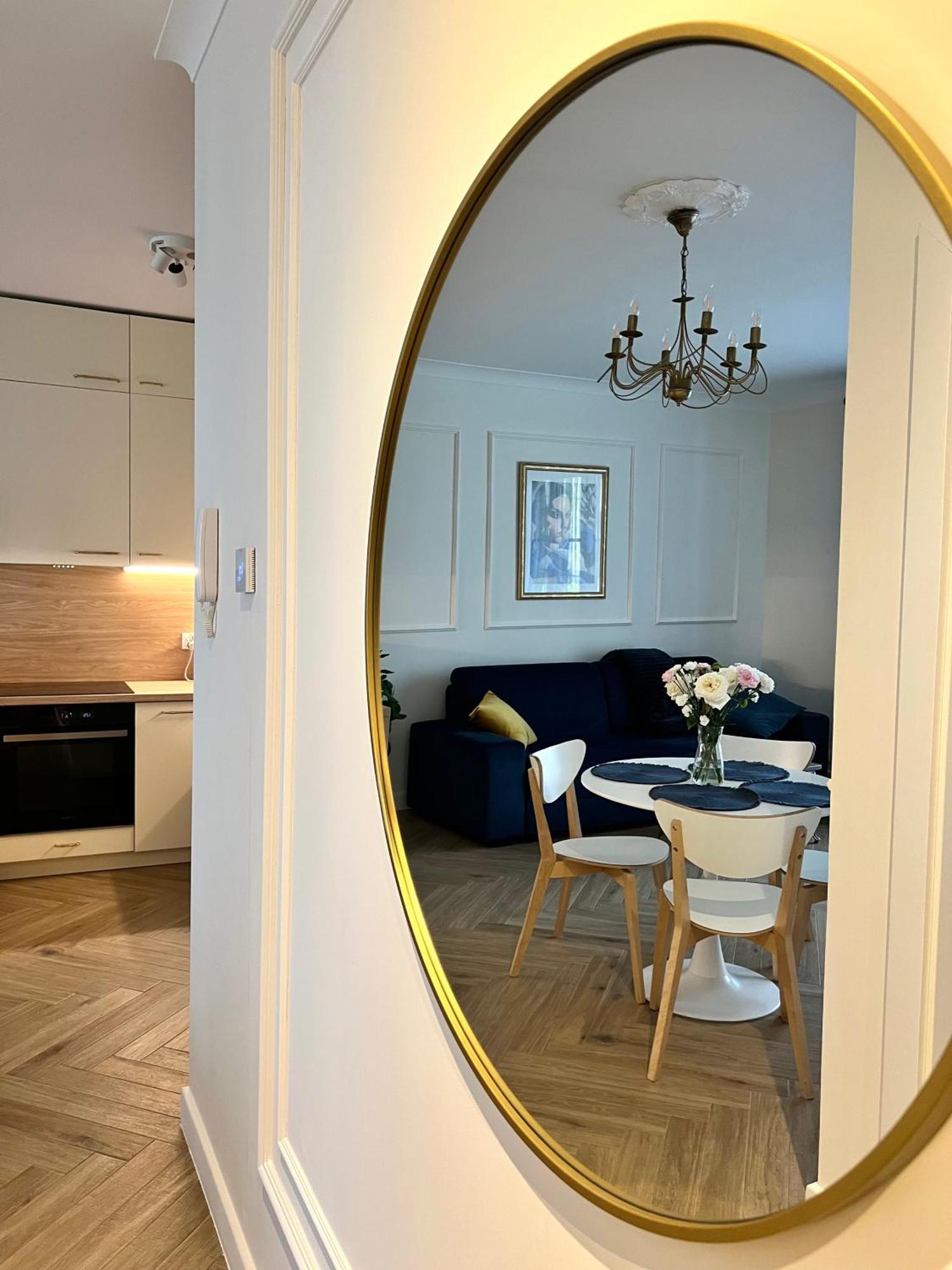 Atrium - Old Town Luxury Apartments - By Upstairs Cracovie Extérieur photo