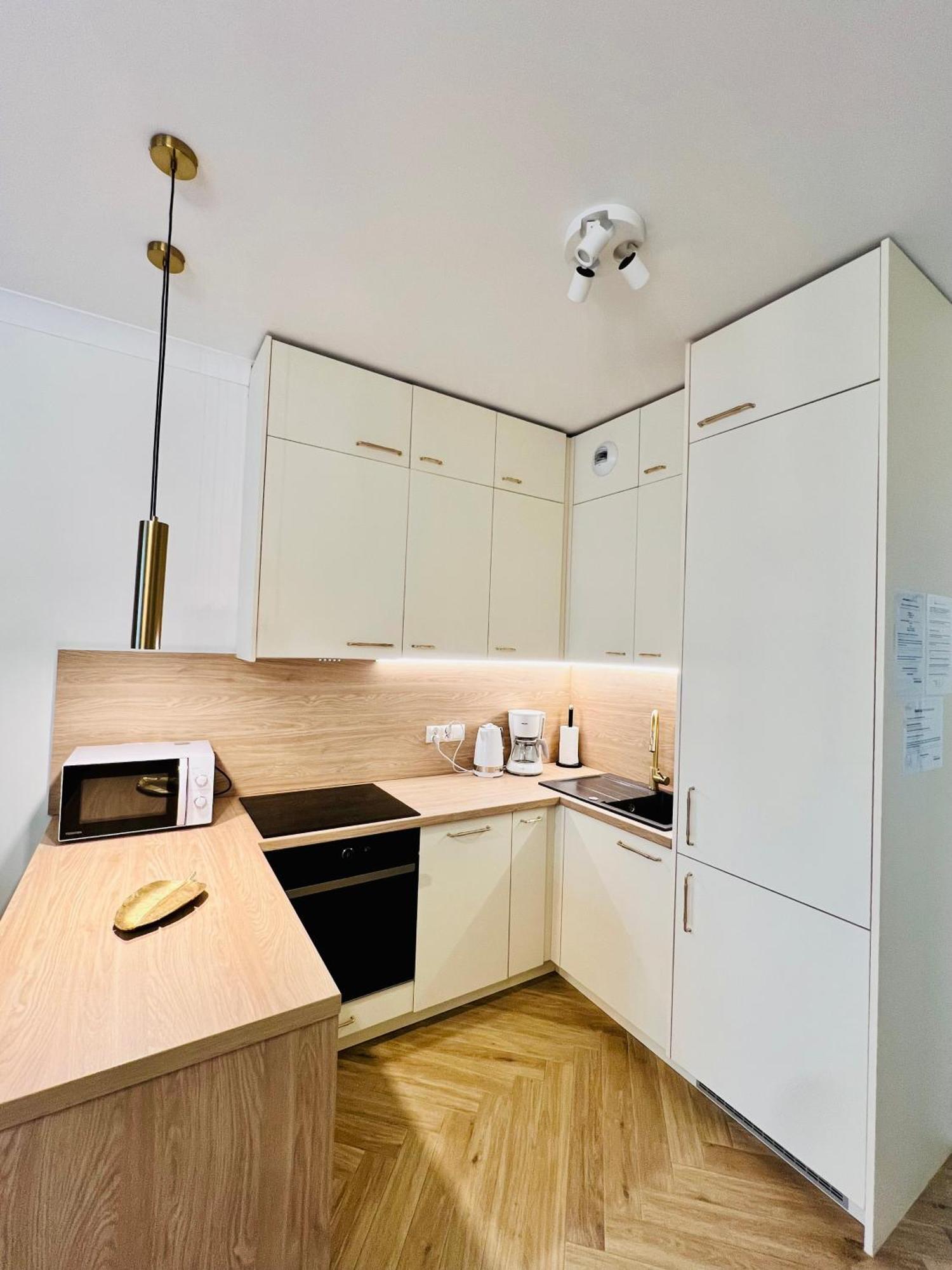 Atrium - Old Town Luxury Apartments - By Upstairs Cracovie Extérieur photo