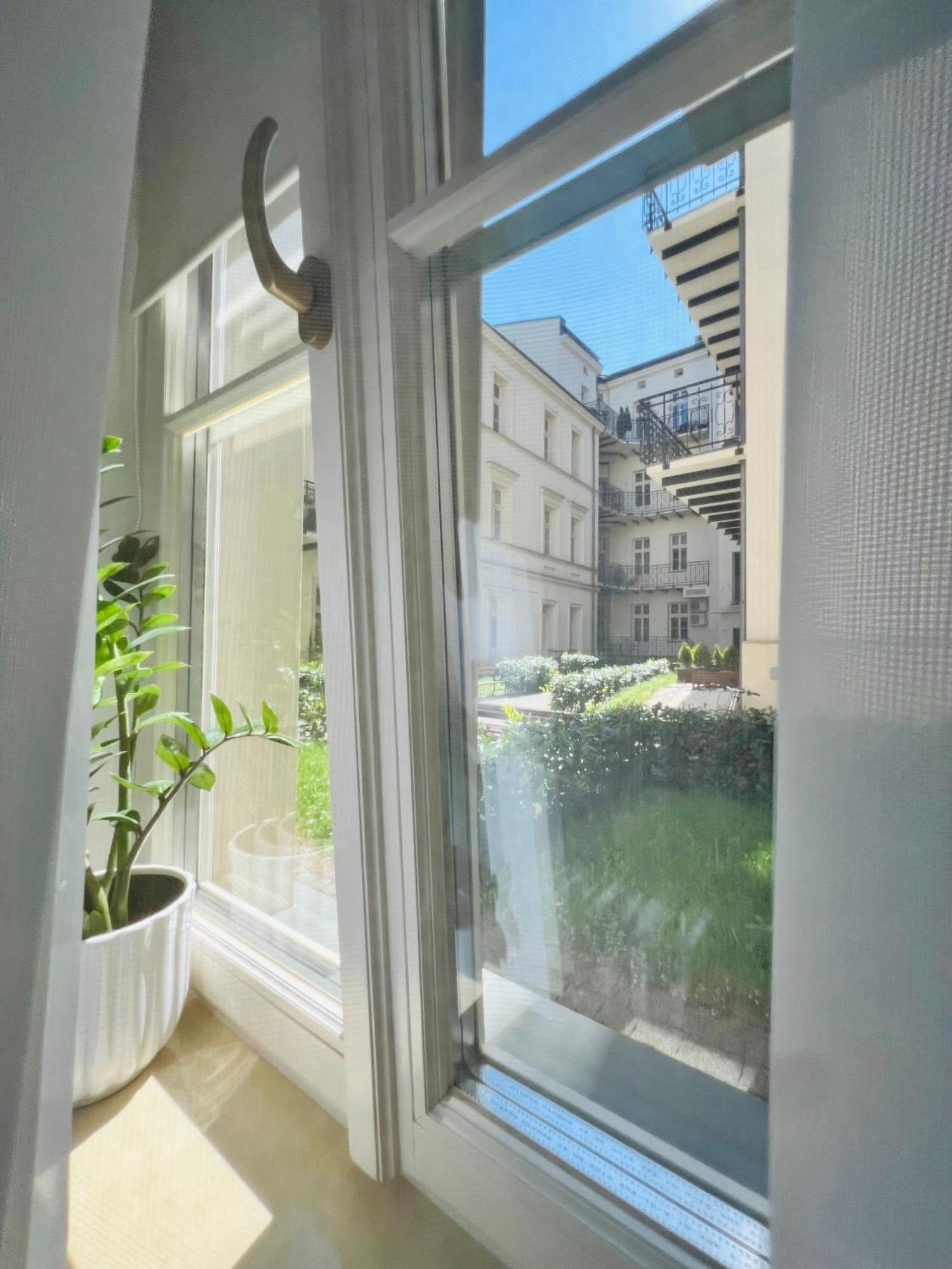 Atrium - Old Town Luxury Apartments - By Upstairs Cracovie Extérieur photo
