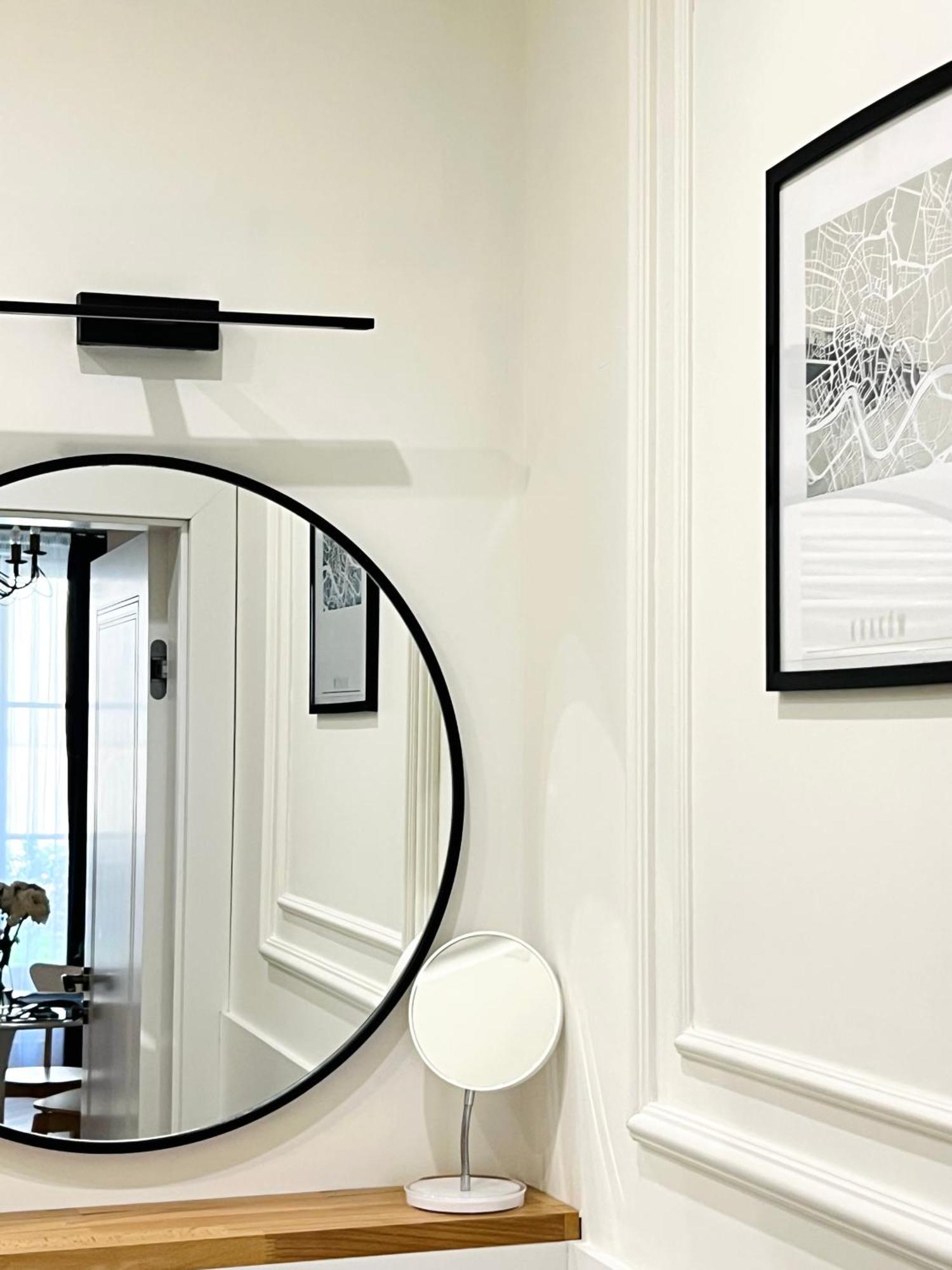 Atrium - Old Town Luxury Apartments - By Upstairs Cracovie Extérieur photo
