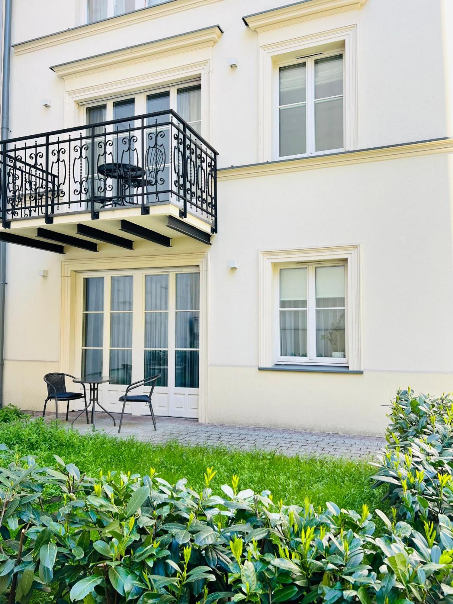 Atrium - Old Town Luxury Apartments - By Upstairs Cracovie Extérieur photo