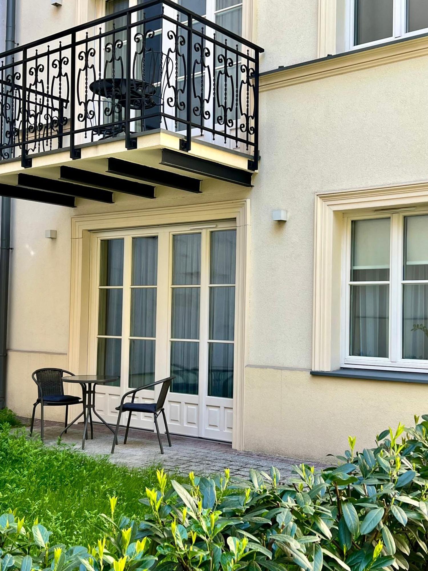 Atrium - Old Town Luxury Apartments - By Upstairs Cracovie Extérieur photo