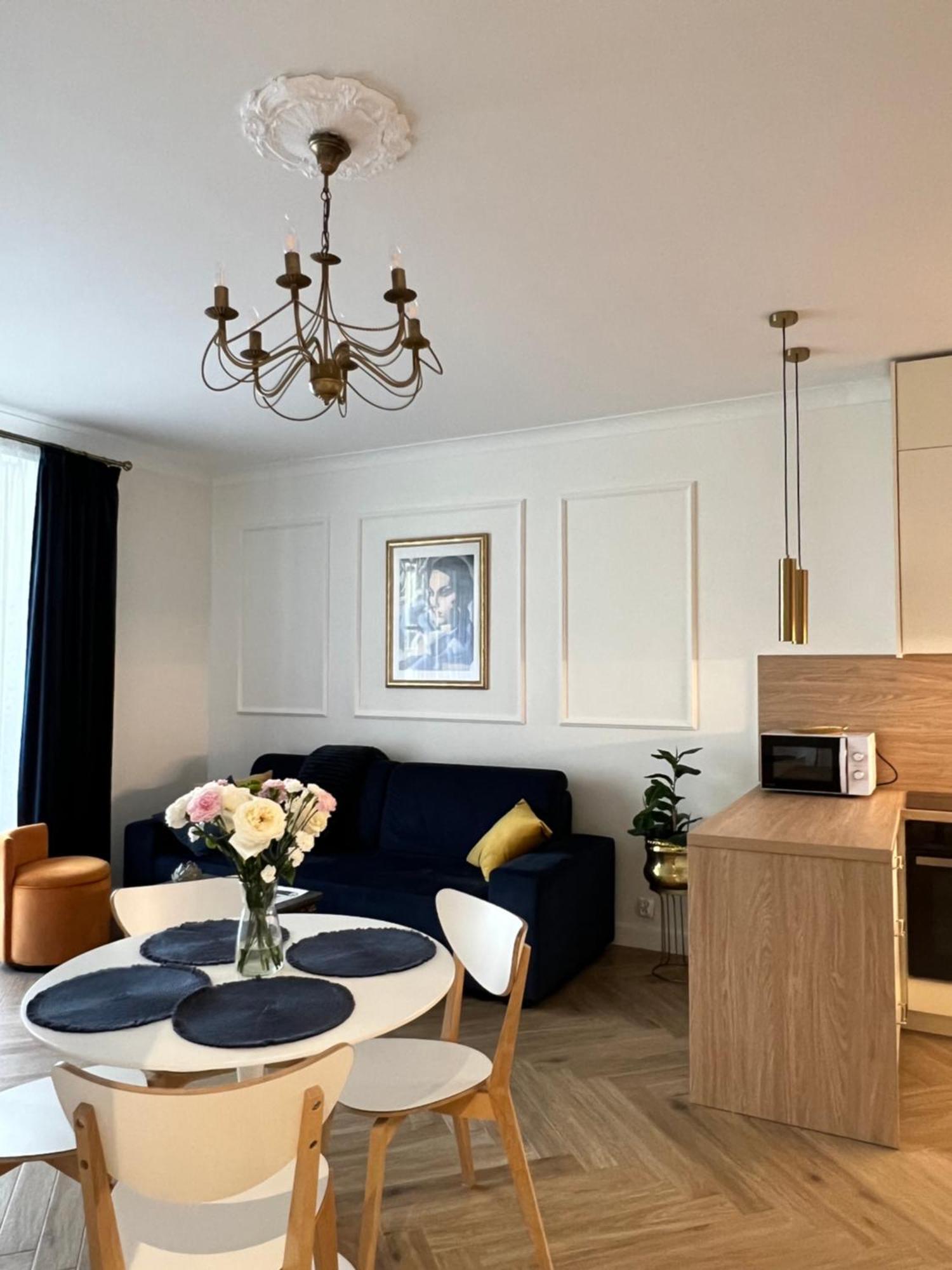 Atrium - Old Town Luxury Apartments - By Upstairs Cracovie Extérieur photo
