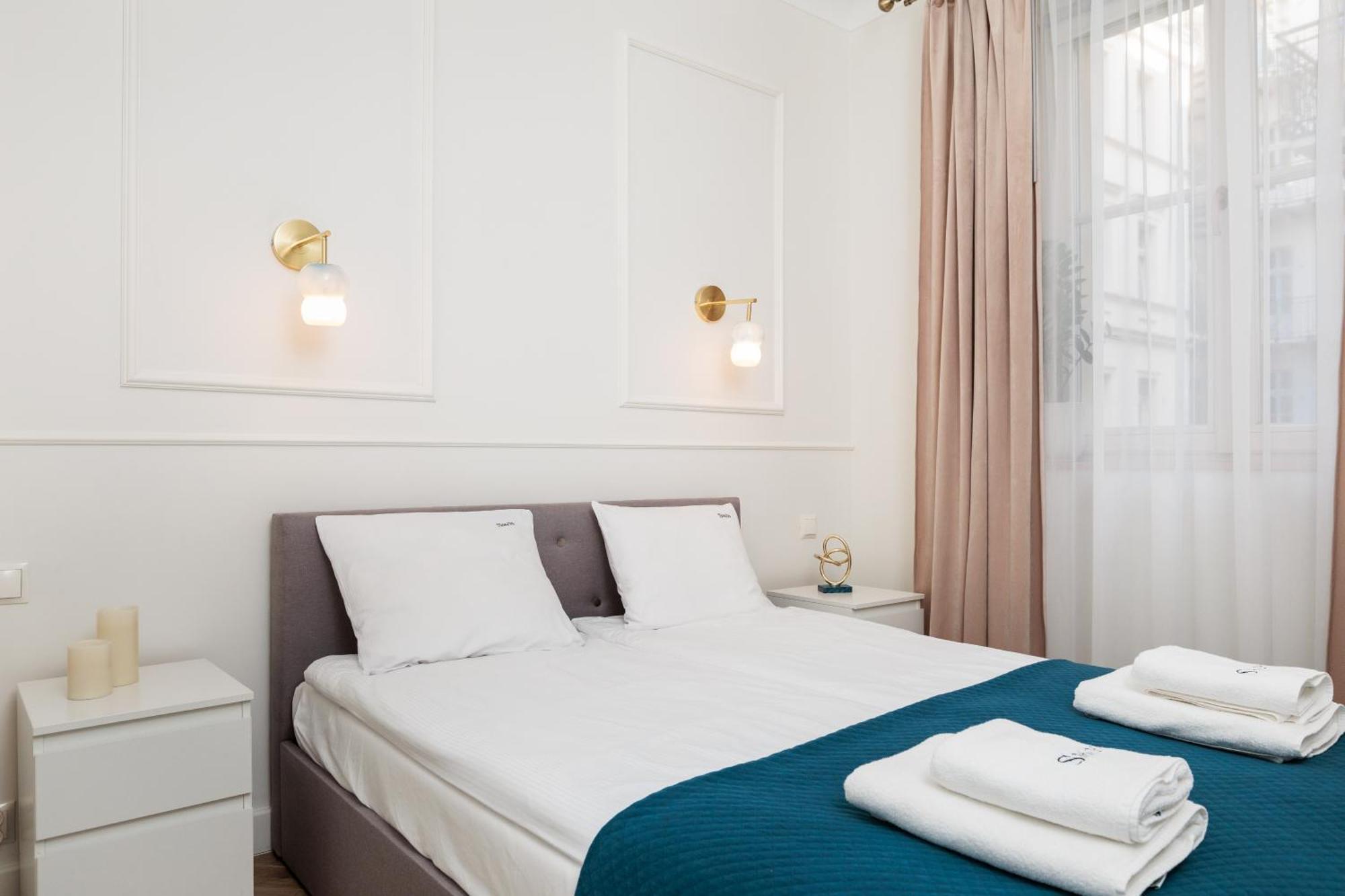 Atrium - Old Town Luxury Apartments - By Upstairs Cracovie Extérieur photo